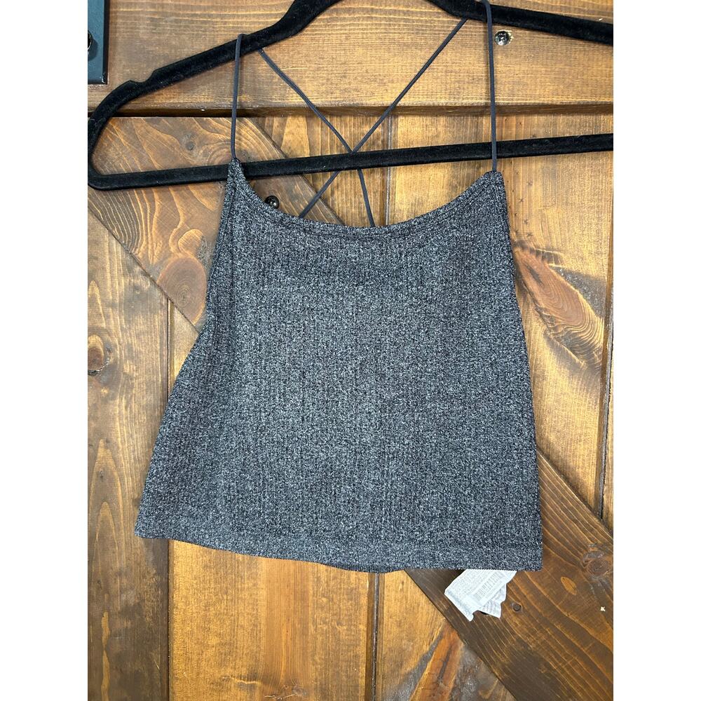 STR women’s medium crop top